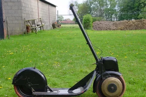 Ab dem 16. Mai gelten in Italien und auch in Südtirol neue Vorschriften für Elektroroller, darunter Kennzeichenpflicht, Versicherungspflicht und Helmpflicht. (Foto: Wikimedia Commons, Autor Piero, nl wikipedia)