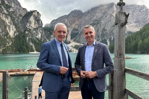 Convinti dell'esemplarità della gestione dell'hotspot della Valle di Braies: il sindaco Friedrich Mittermair e l'assessore provinciale Luis Walcher. (Foto: USP/Sabine Pitscheider)