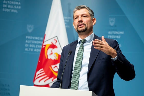 Ergänzend zu den Straßenprojekten investiert das Land Südtirol mit der italienischen Bahngesellschaft RFI massiv in den Ausbau der Schieneninfrastruktur, unterstrich der Landesrat Daniel Alfreider. (Foto: LPA/Fabio Brucculeri)