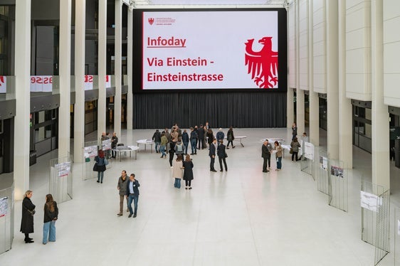 Il progetto di riqualificazione di via Einstein è stato presentato alla cittadinanza all'interno di Fiera Bolzano. Si tratta di un primo passo importante verso una mobilità più sicura, fluida e sostenibile nella zona di Bolzano Sud. (Foto: USP/Greta Stuefer)