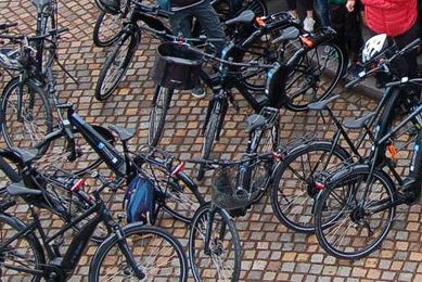 Ausschnitt aus einem Foto der STA mit e-Bikes der Gemeinde Eppan