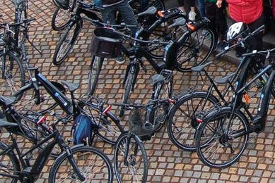 Ausschnitt aus einem Foto der STA mit e-Bikes der Gemeinde Eppan