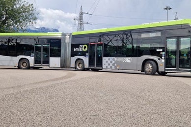 Bereits heute besteht der SASA-Fuhrpark zu 10 Prozent aus emissionsfreien Fahrzeugen. (Foto: LPA/SASA)