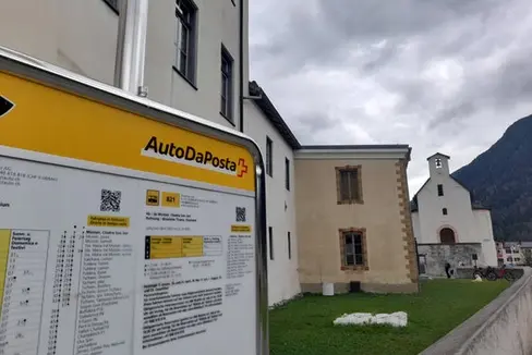 Die grenzüberschreitende Buslinie Müstair-Mals wird es auch im Jahr 2026 geben. Die entsprechende Vereinbarung, die das Land Südtirol mit Graubünden getroffen hat, wurde am 24. Oktober von der Landesregierung genehmigt. (Foto: LPA/Maja Clara)