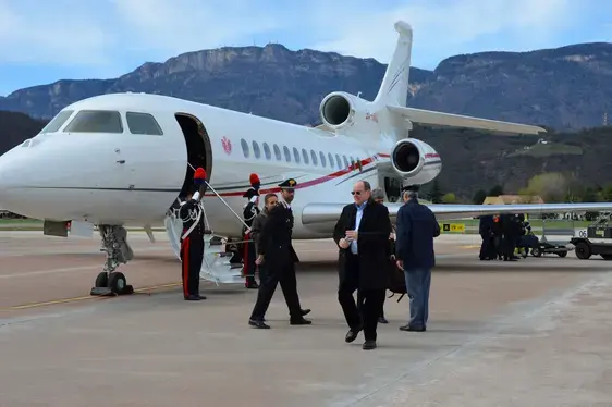 Fürst Albert von Monaco am Flughafen Bozen 2015 (Foto ABD)