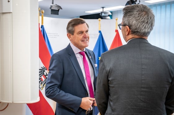 Bundesminister Hanke und Landeshauptmann Kompatscher tauschten sich in Wien über verkehrspolitische Themen aus. (Foto: Bundesministerium Innovation, Mobilität und Infrastruktur Wien/Tobias Holzer)