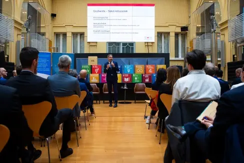 Die Herausforderungen des Klimawandels und die Notwendigkeit sozialer Verantwortung verlangen von uns allen ein Umdenken, betonte Landeshauptmann Arno Kompatscher. (Foto: LPA/Fabio Brucculeri)
