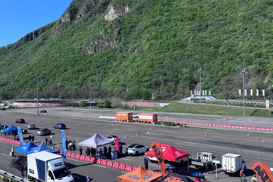 Rund 1.000 Besucherinnen und Besucher kamen in den Safety Park, um E-Bikes, E-Autos, E-Motorräder oder Tret-Gokarts auszuprobieren. (Foto: Sta)