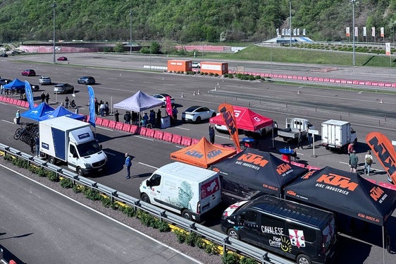 Rund 1.000 Besucherinnen und Besucher kamen in den Safety Park, um E-Bikes, E-Autos, E-Motorräder oder Tret-Gokarts auszuprobieren. (Foto: Sta)