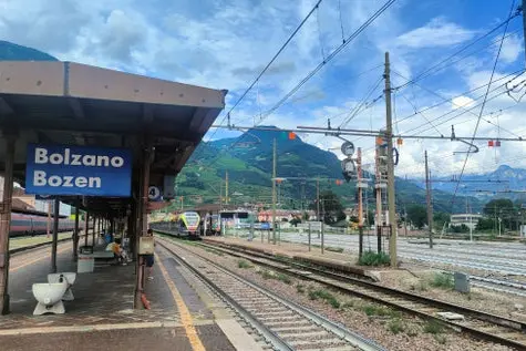 Langfristig gesichert: Die neue Rahmenvereinbarung des Landes mit RFI stellt sicher, dass Südtirols Bahnverkehr auch in den kommenden Jahren weiter ausgebaut und attraktiver gestaltet werden kann. (Foto: LPA/Alessandro Veronesi)