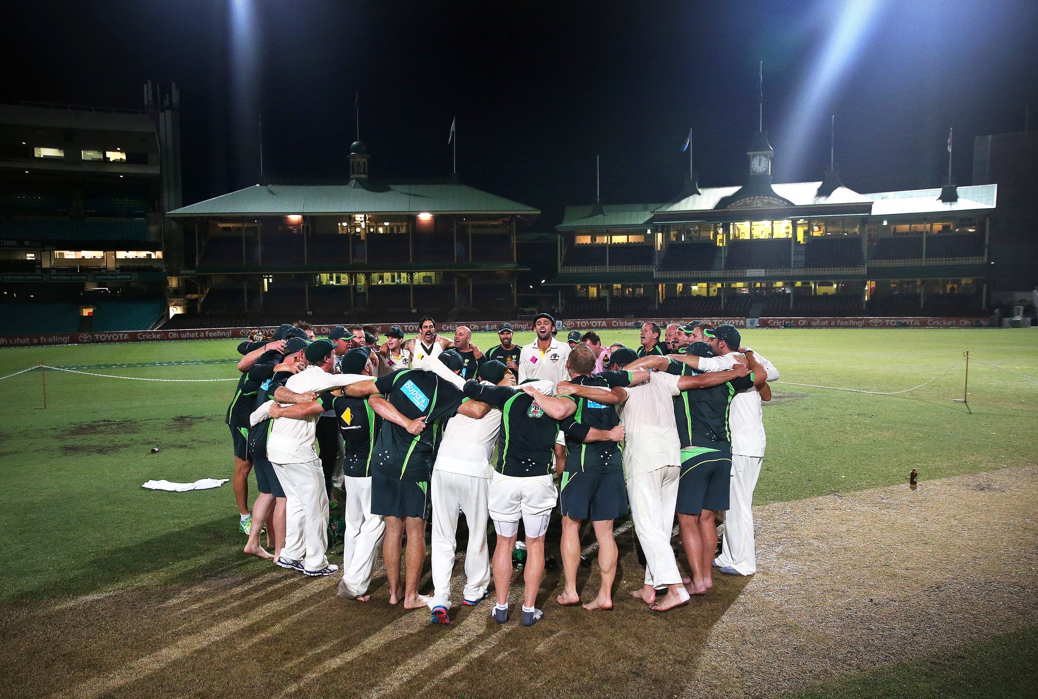 02-Ashes-Phil-Hillyard-midnight-Lyon-SCG.jpg