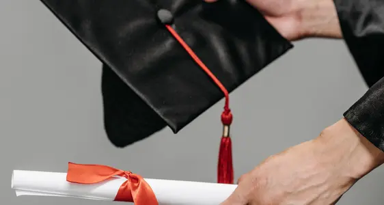 Anerkennungen und/oder einsprachige Prüfung