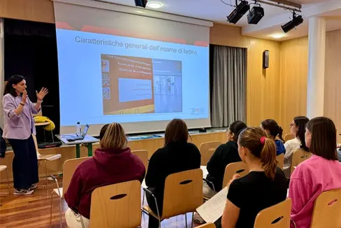 Präsentation der Ladinischprüfung (Foto: Claudia Rubatscher)