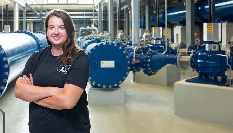 Stagiaire in fabriek