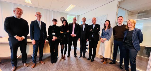 Fotomoment van de ondertekening