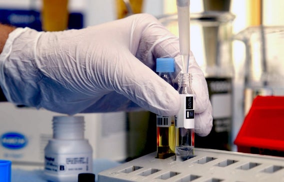 Evides collega in lab