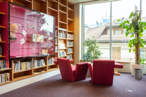 Biblioteca civica Brunico