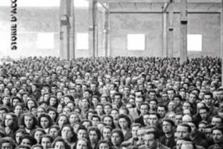 Foto con dipendenti delle acciaierie di Bolzano