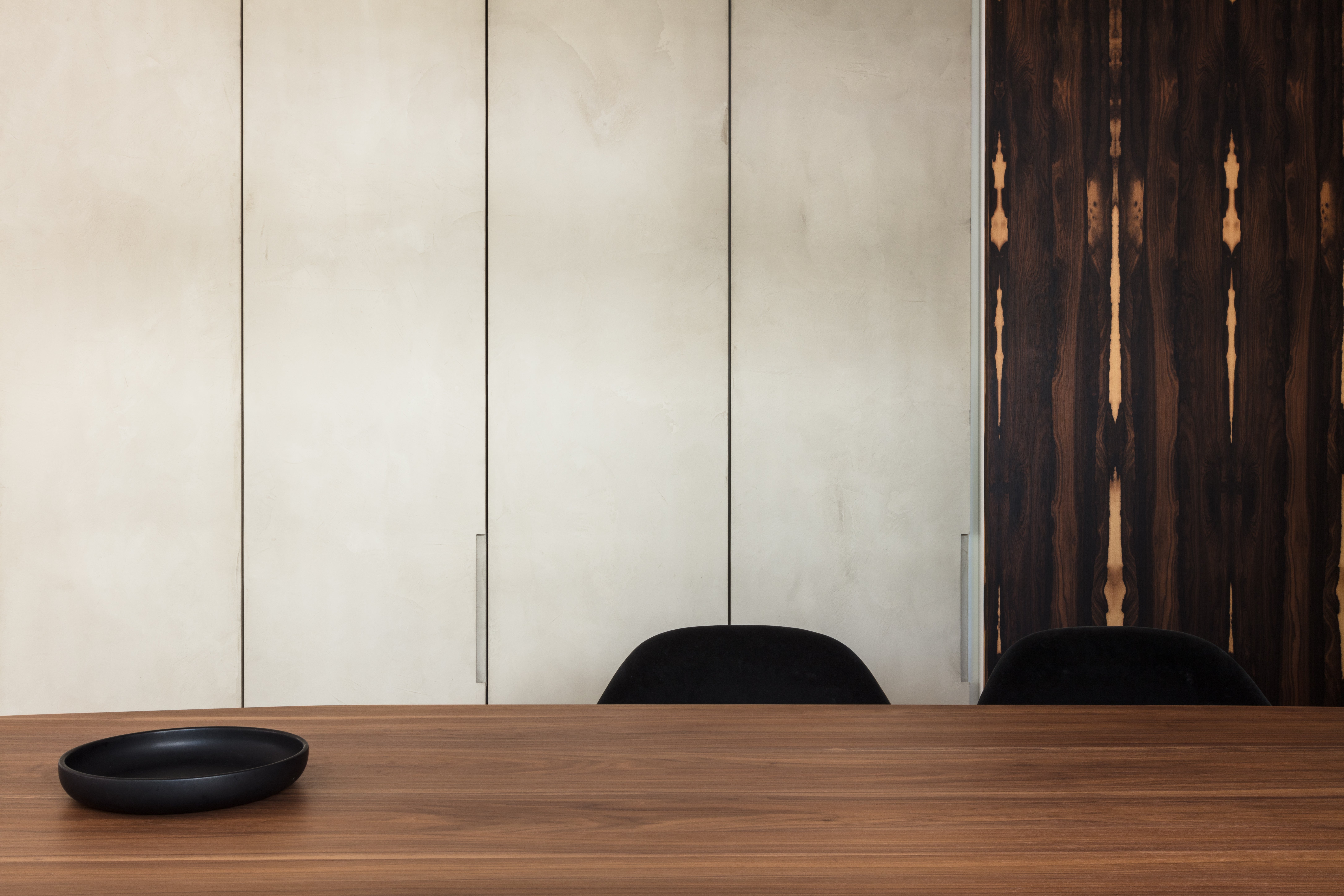 dark veneer - dark veneer panels - Ziricote - residential