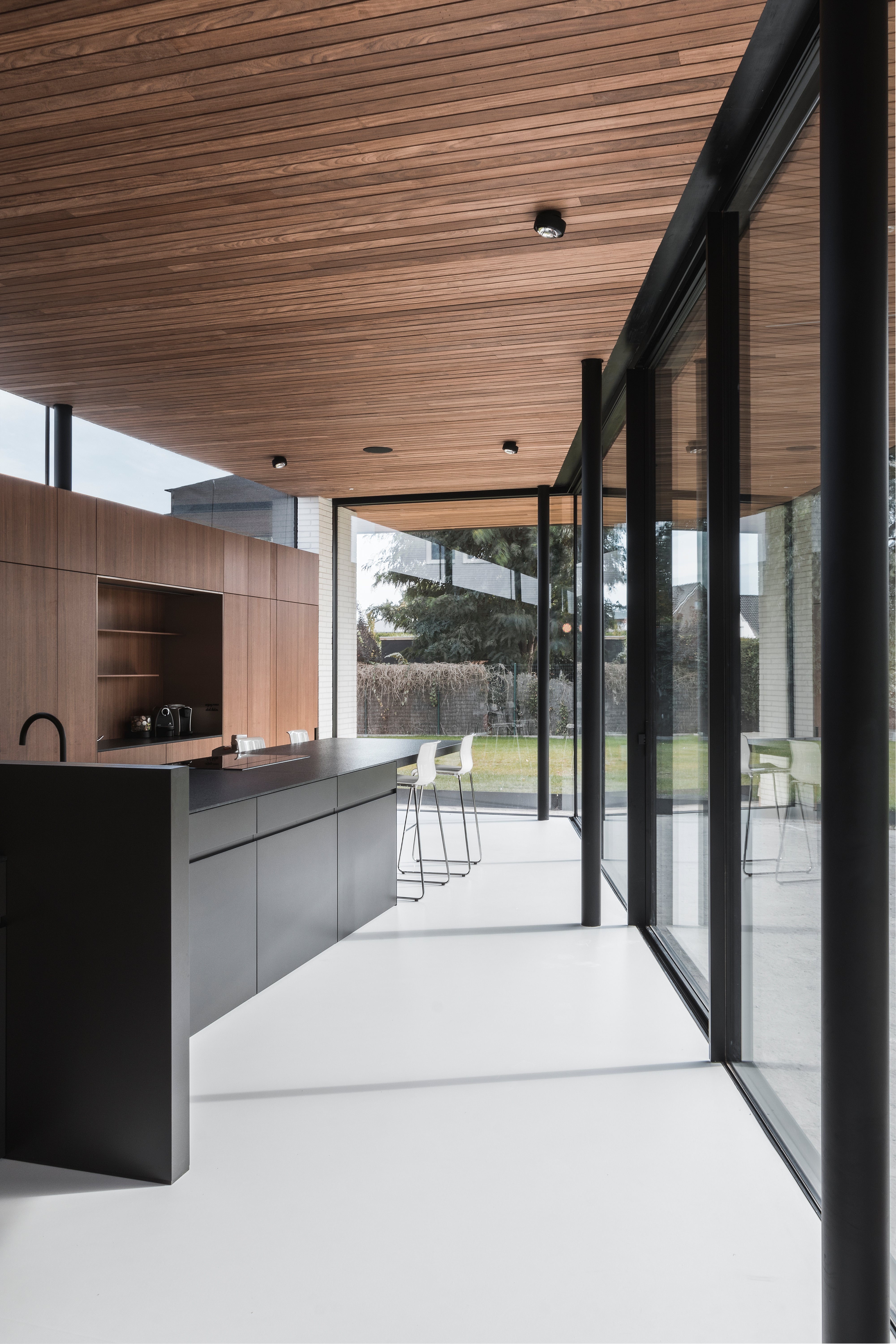 American walnut - walnut kitchen - wood ceiling - total wood solutions - modern design - veneer
