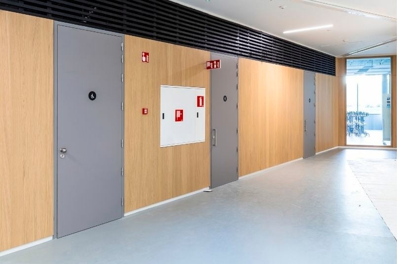 The Penta Howest Kortrijk - The Penta - The Penta Howest - toilets - veneer toilets - veneer toilet wall