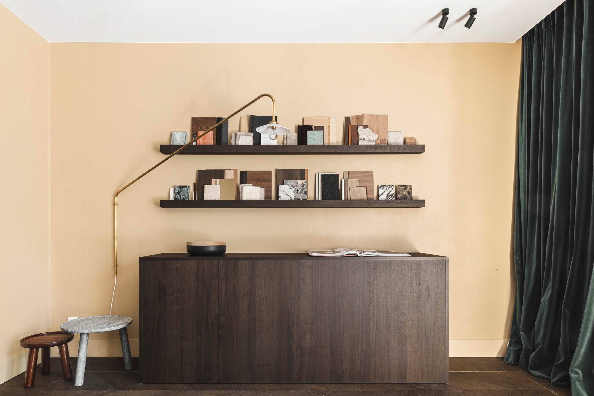 Shinnoki - Stardust walnut - shinnoki stardust walnut - ready for use panels - prefinished panels - wood panels - authenthic wood veneer - wood veneer