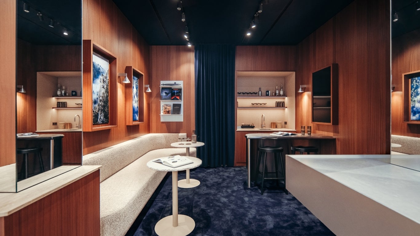 Interior project with wood veneer - Shinnoki Terra Sapele - Yema paris boutique