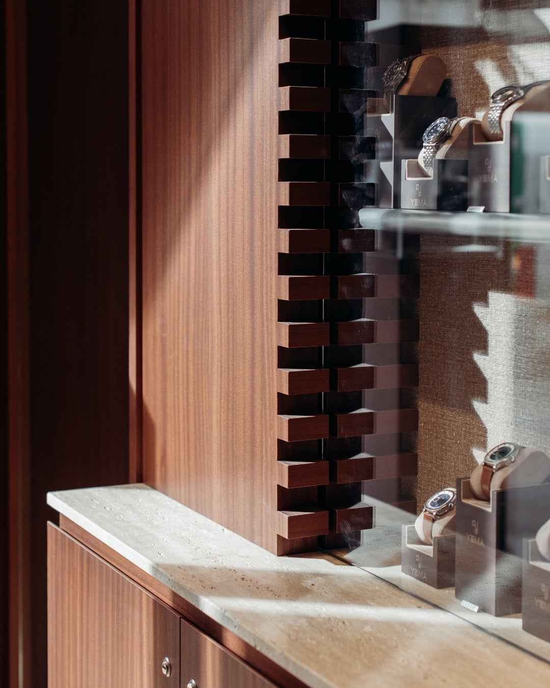 Interior project with wood veneer - Shinnoki Terra Sapele - Yema paris boutique
