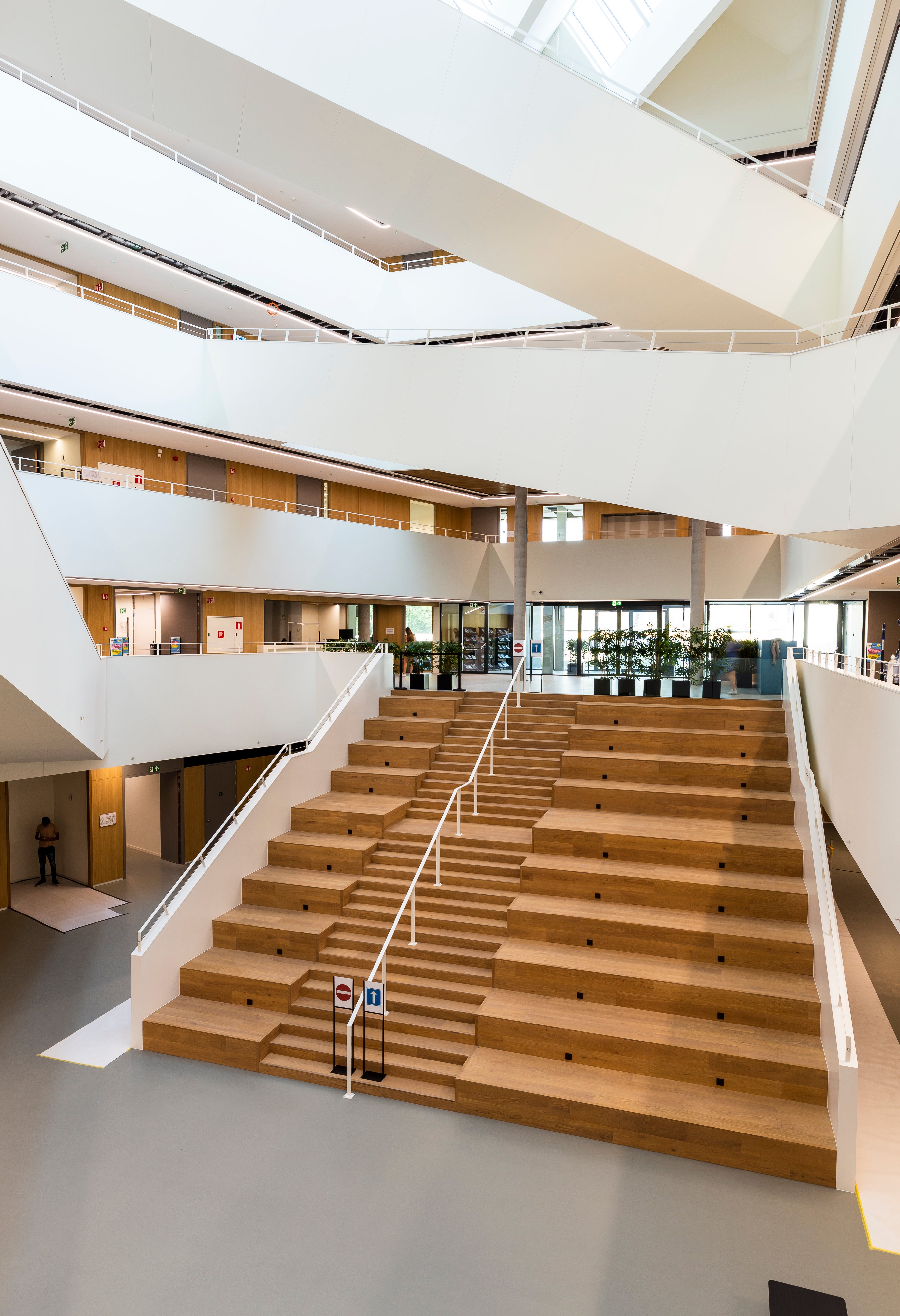 Shinnoki - wood stairs - wooden stairs - oak stairs
