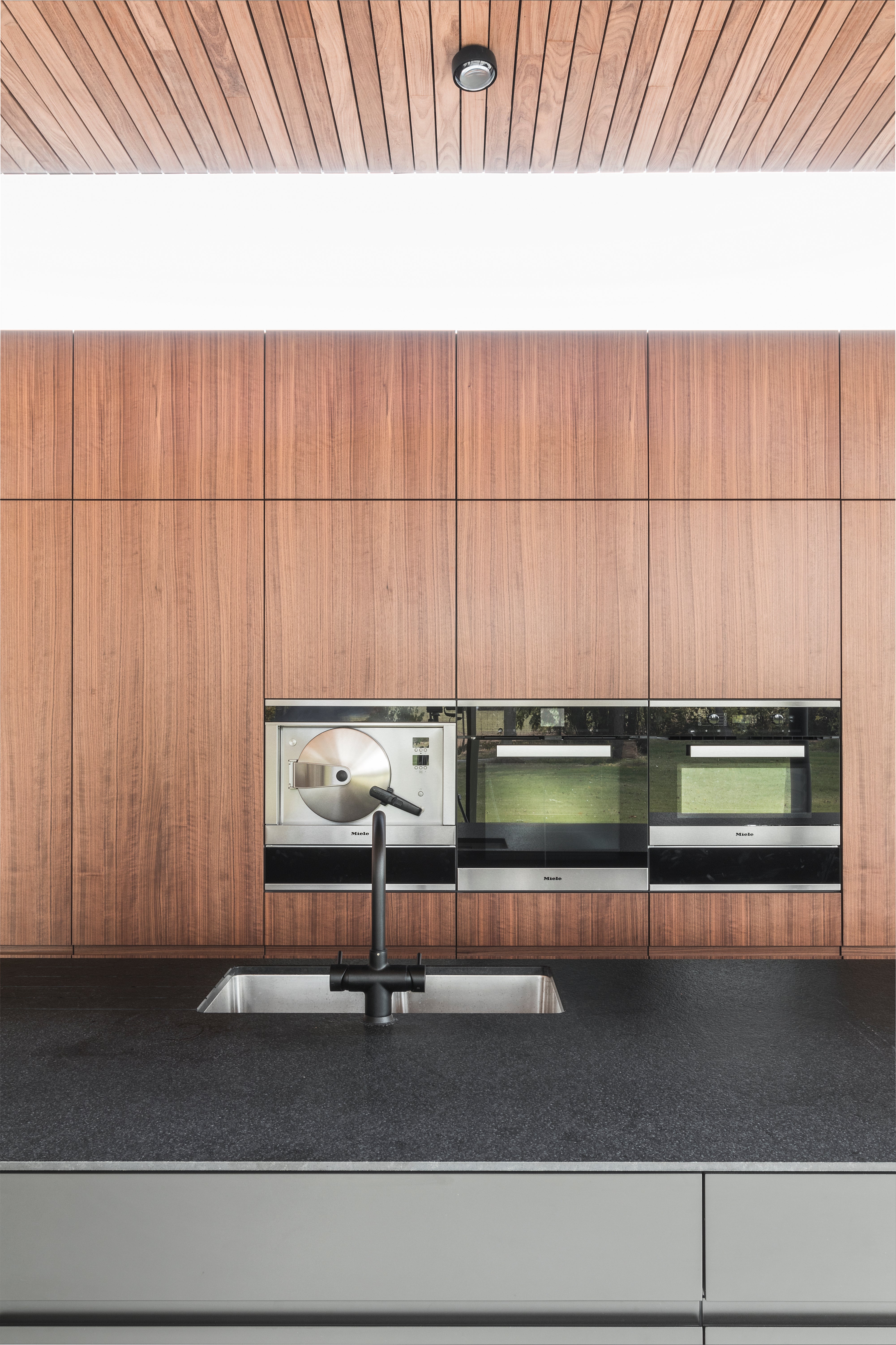 Total Wood Solutions - American Walnut - veneer finsih - veneer - veneer kitchen - walnut - walnut trees