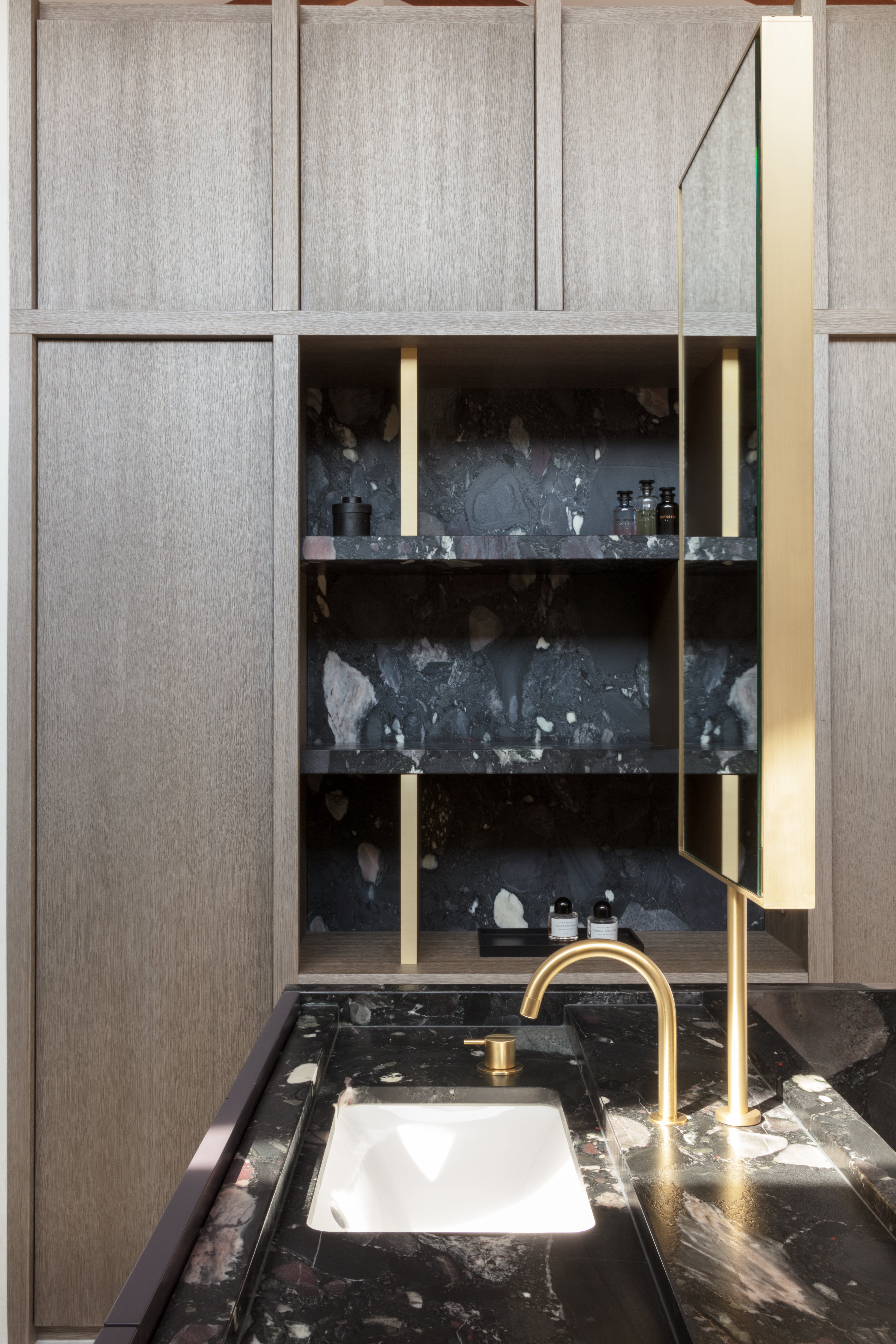 wood closet - Ziricote - wood wals - veneer - veneer wood