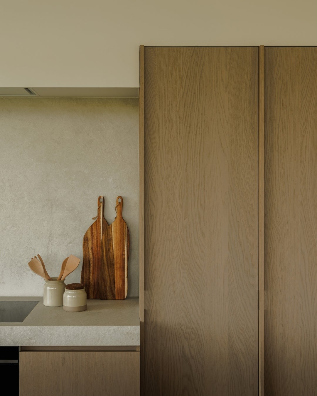 Holiday home interior project with Shinnoki prefinished wood panels - Desert Oak - kitchen - cabinetry