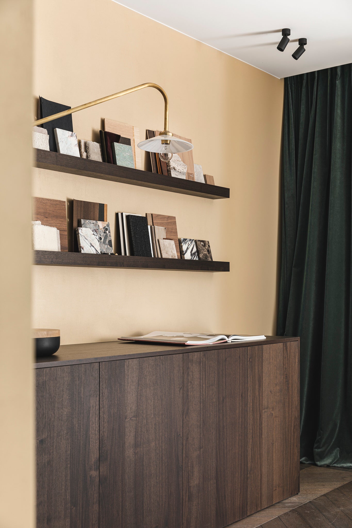 Shinnoki - stardust walnut - Shinnoki stardust walnut - wood veneer - shinnoki panels - prefinished panels - ready for us panel - ready for us veneer - veneer - wood veneer - sample library