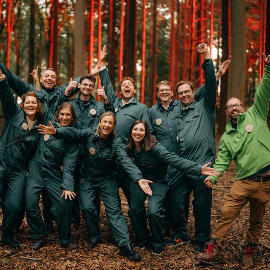 Decospan - people - team in forest