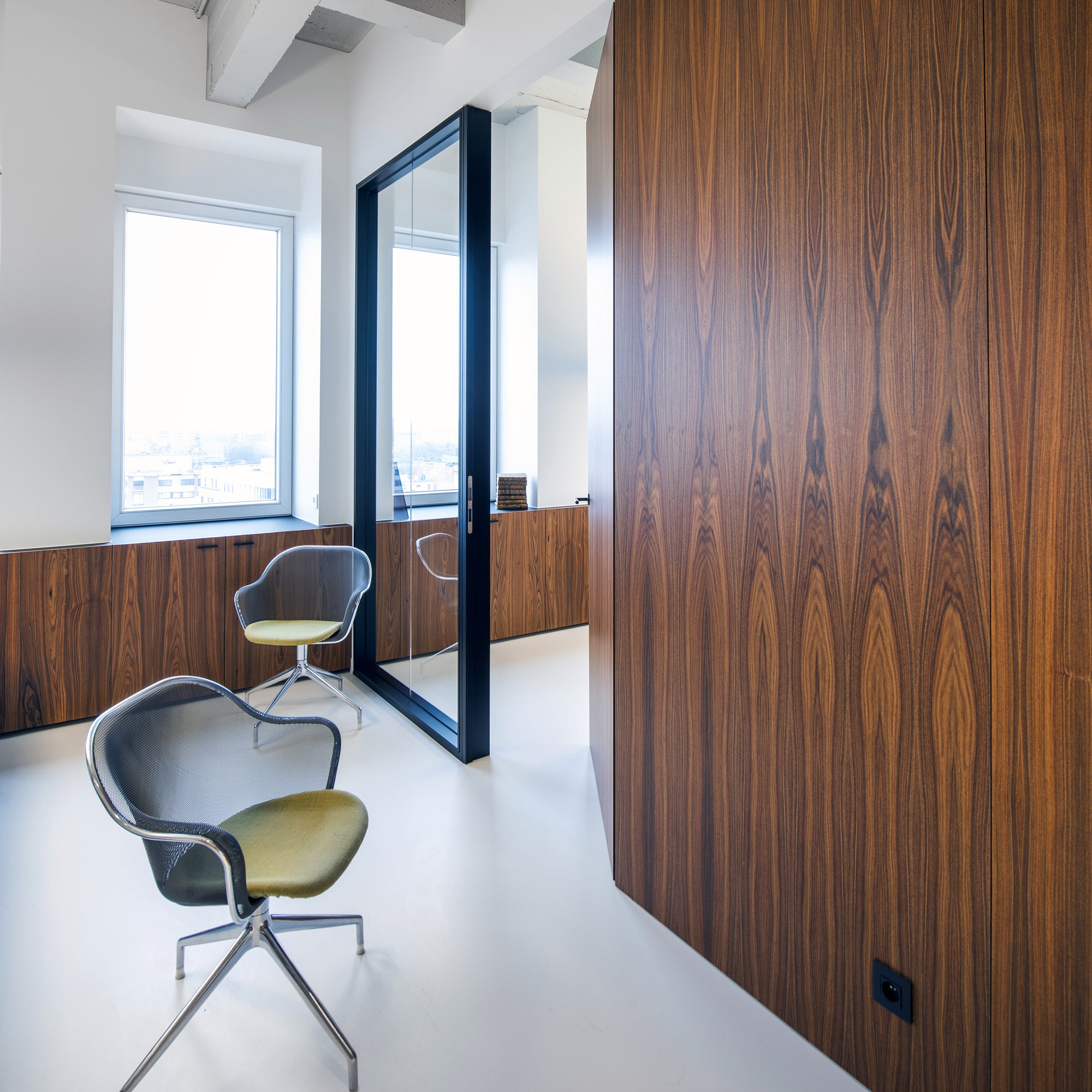 metis lawyers - palissander santos - total wood solutions - wood wall panels - wall panels - veneer wood panels 