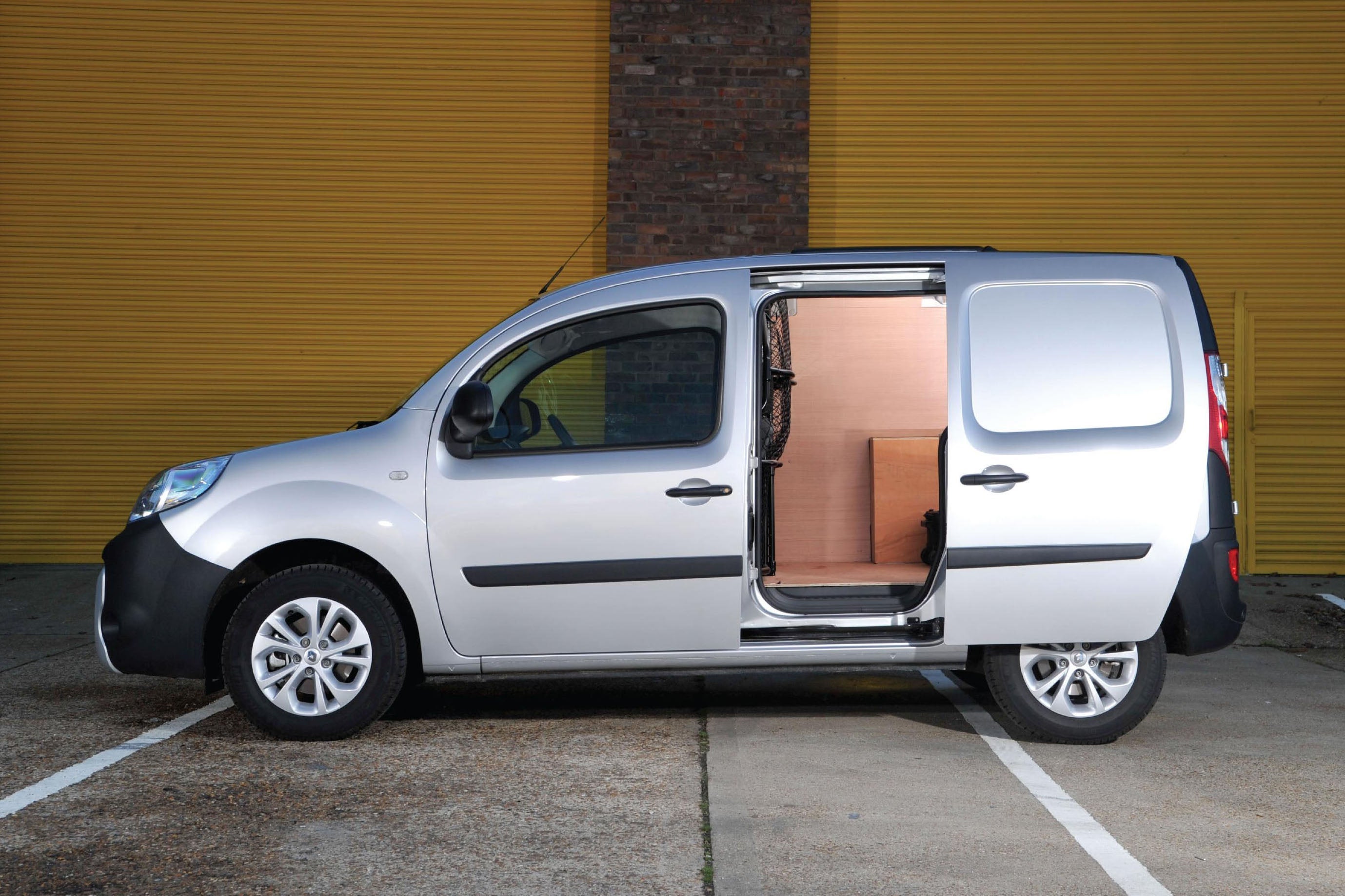 Main listing image - Renault Kangoo Review 2025: Price, specs & boot space