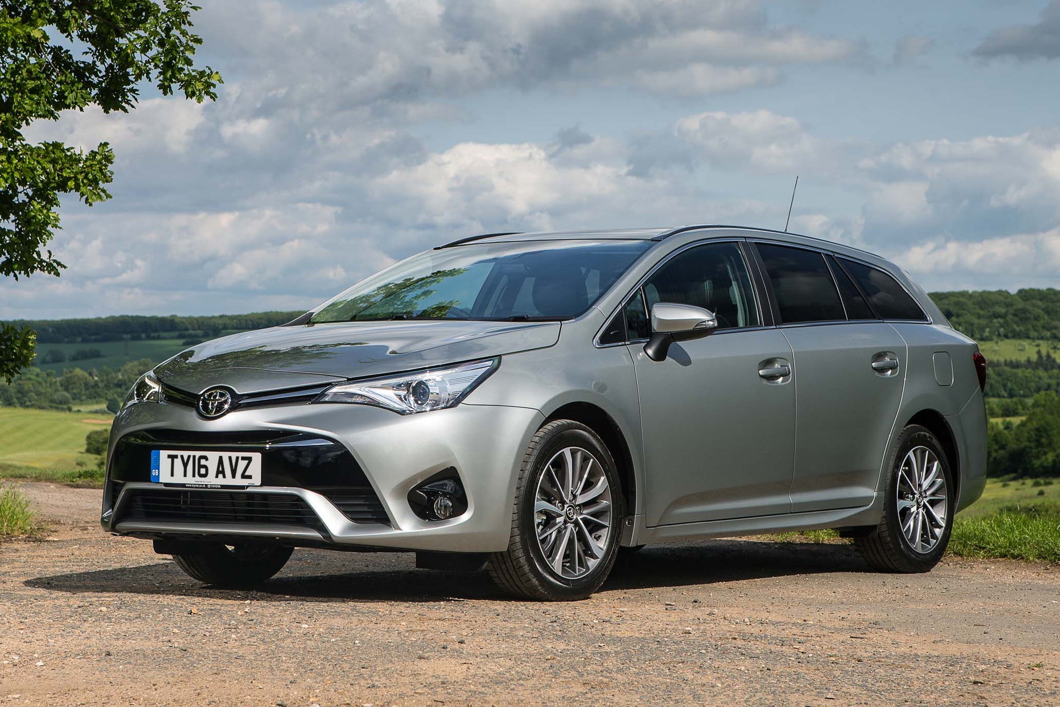 Main listing image - Toyota Avensis Tourer (2015-2018) Review