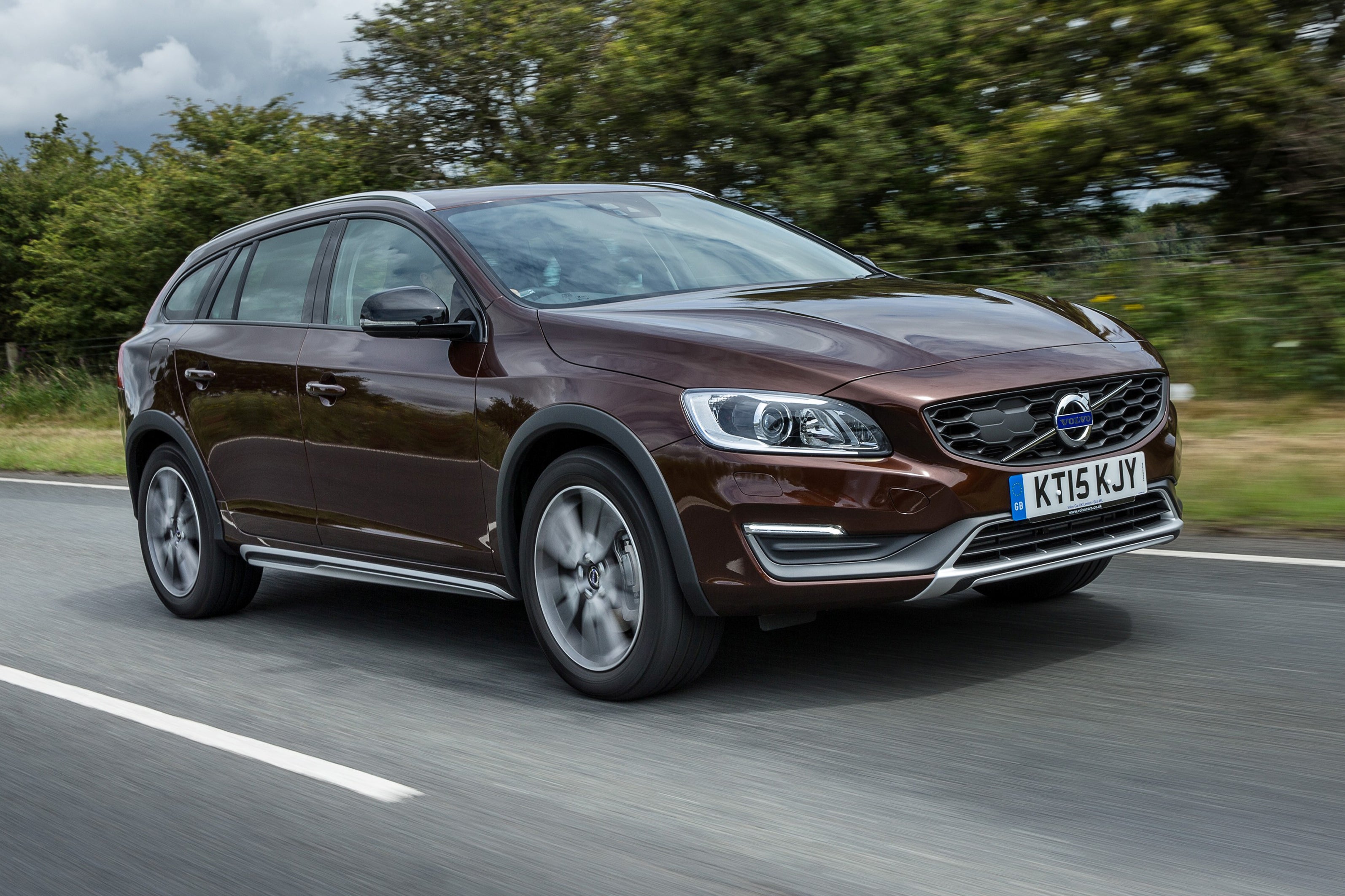 Main listing image - Volvo V60 Cross Country (2015-2018) Review