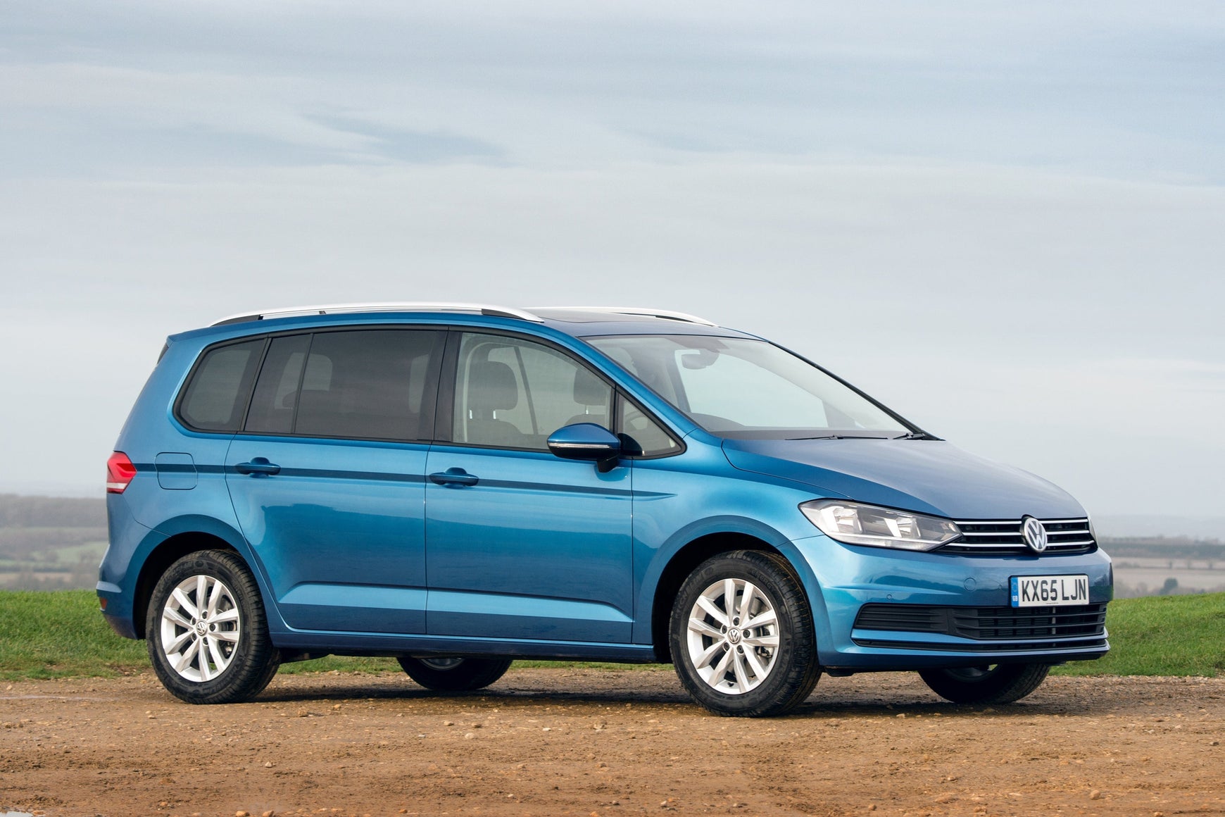 Volkswagen Touran Review 2023: front static