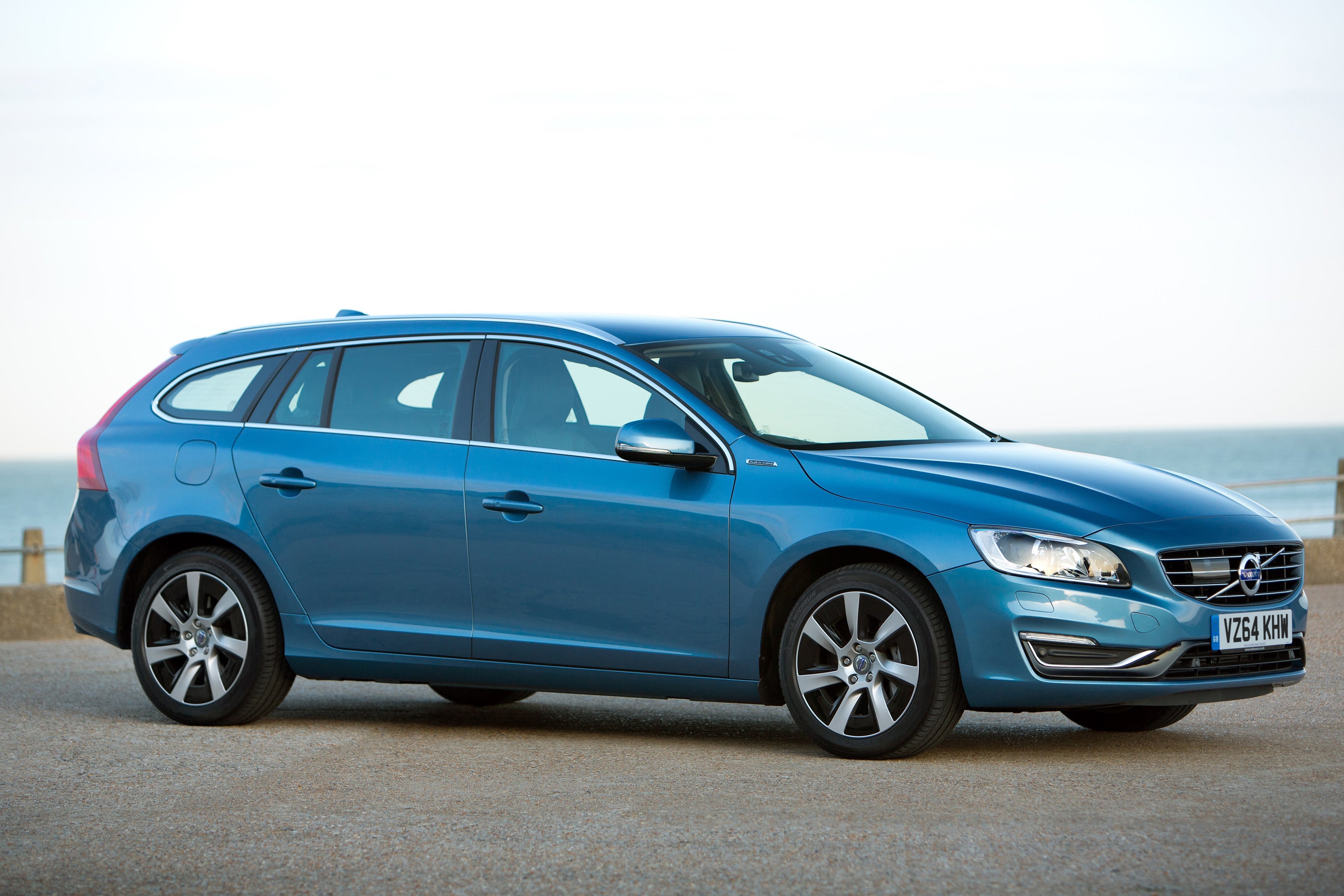 Main listing image - Volvo V60 (2010-2018) Review