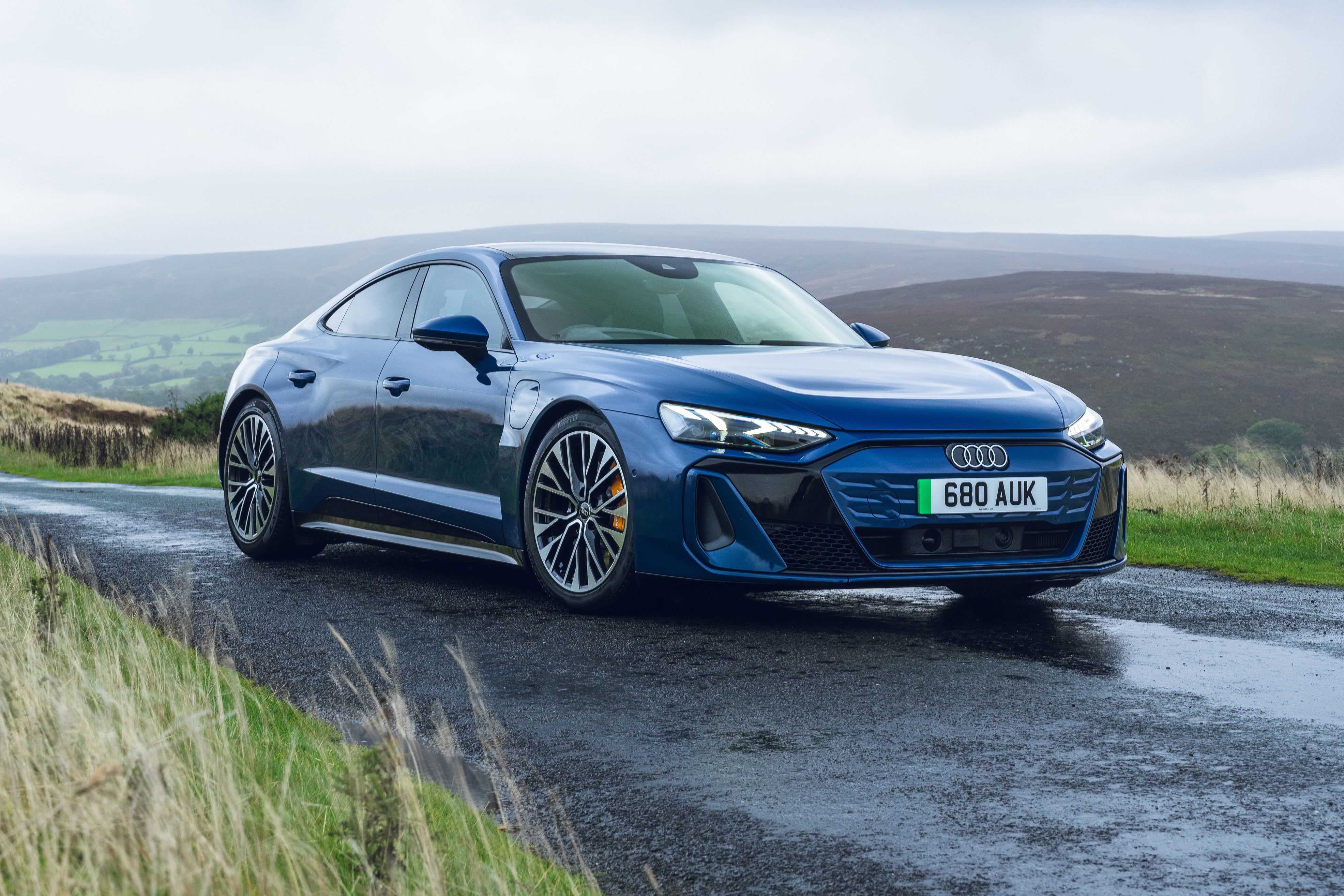 Audi e-tron GT Review: front three quarters