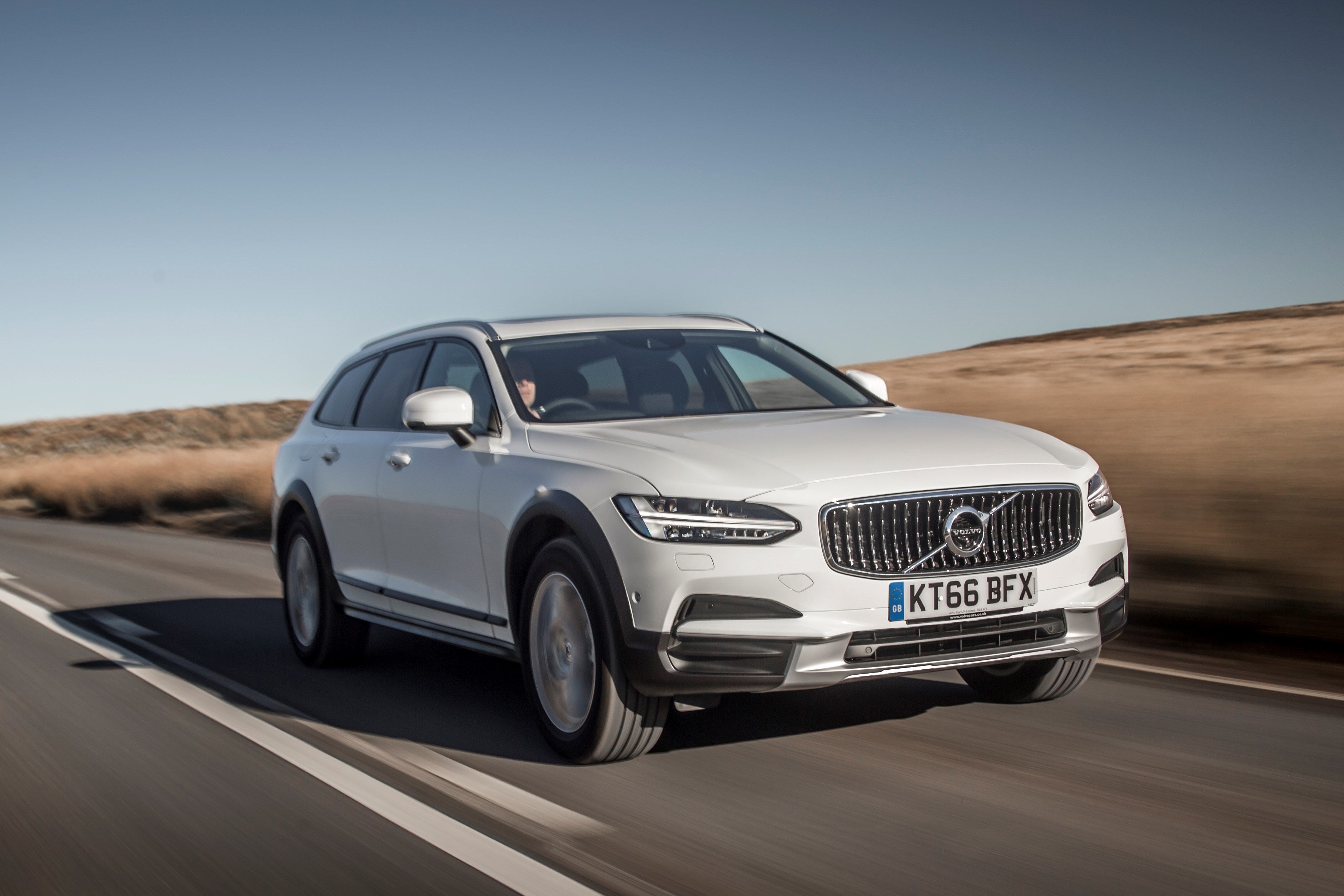 Main listing image - Volvo V90 Cross Country (2017-2023) Review