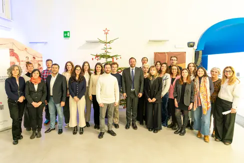 Le vincitrici e i vincitori dell’edizione 2024 insieme all’Assessore Marco Galateo (nella foto al centro) e alla Direttrice della Biblioteca provinciale Valeria Trevisan (prima da destra). (Foto: USP/Daniel von Johnston)