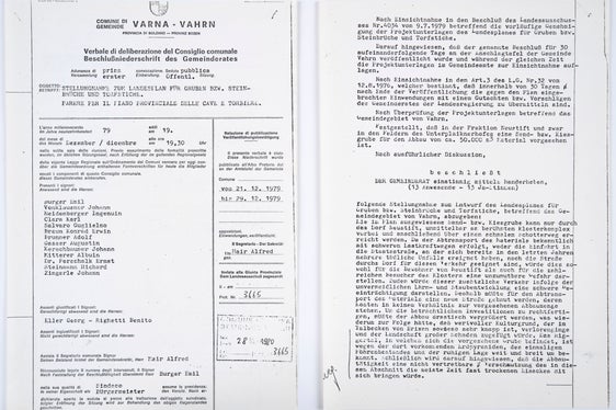 2a) L'Ufficio minerario era competente non soltanto per le miniere sotterranee, bensì anche per quelle in superficie come cave e torbiere; stipulava concessioni per l'estrazione di sabbia e ghiaia. (Uff. innovazione industriale, n. 221)