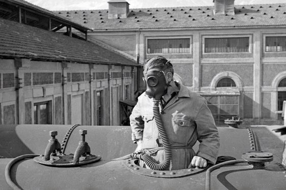 Notfallübung für Arbeiter
Werk Montecatini, Sinich, 1938–41