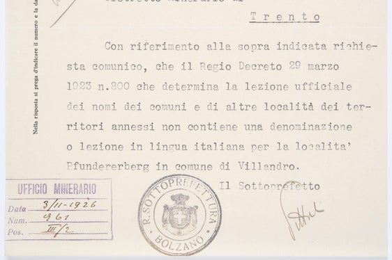 4) Der Name Pfundererberg fehlte im faschistischen Namensdekret von 1923, das die neuen offiziellen italienischen Orts- und Flurnamen festlegte. (Amt für industrielle Innovation, Nr. 94)