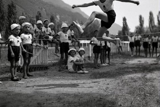 Hochsprungwettbewerb für die Figli della Lupa
Dopolavoro der Montecatini, Heliotherapie-Kolonie Costanzo Ciano, Sinich, 1939