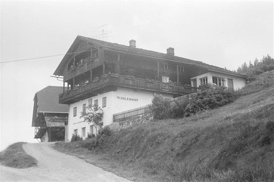 Il maso Mudler a Rasun, qui in una foto del 1978, ottenne il titolo di maso avito nel 1985, Landesverband für
Heimatpflege, n. 2791.