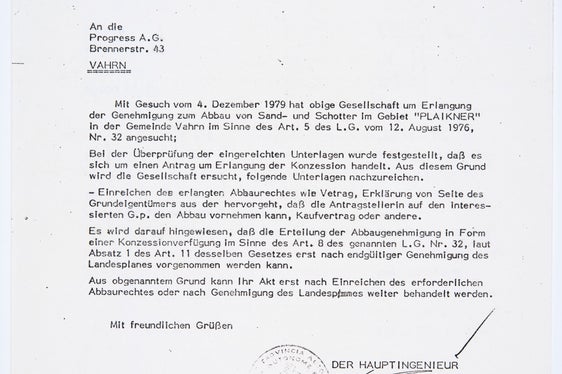 2c) Das Landesbergbauamt war neben dem Bergbau unter Tage auch für Steinbrüche, Gruben und Torfstiche zuständig; es stellte Konzessionen zum Abbau von Sand und Schotter aus. (Amt für industrielle Innovation, Nr. 22)