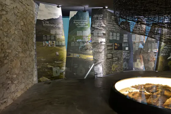 Cadipietra / Kornkasten. Palette votive in dono agli dei